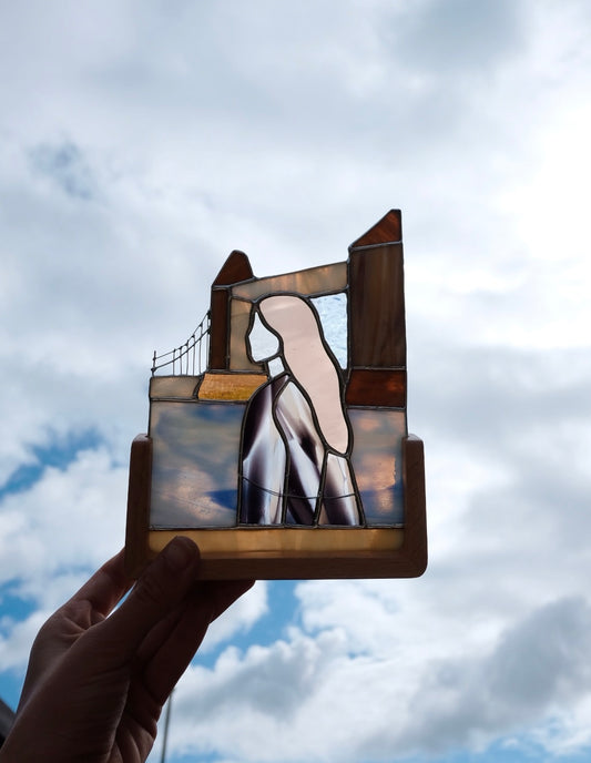 Girl and the London Bridge / Reserved